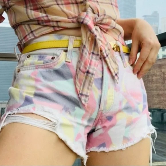 Levi's 501 Button Fly Distressed Cut-Off Raw Hem Grunge Tie Dye Shorts Size 26 - Picture 2 of 14